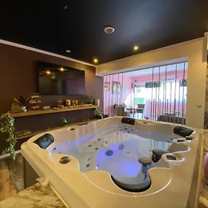Cosmic Jacuzzi Couette-café Arles